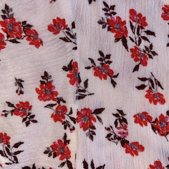 Floral Ruffle Crop Top - Picture 3 of 6